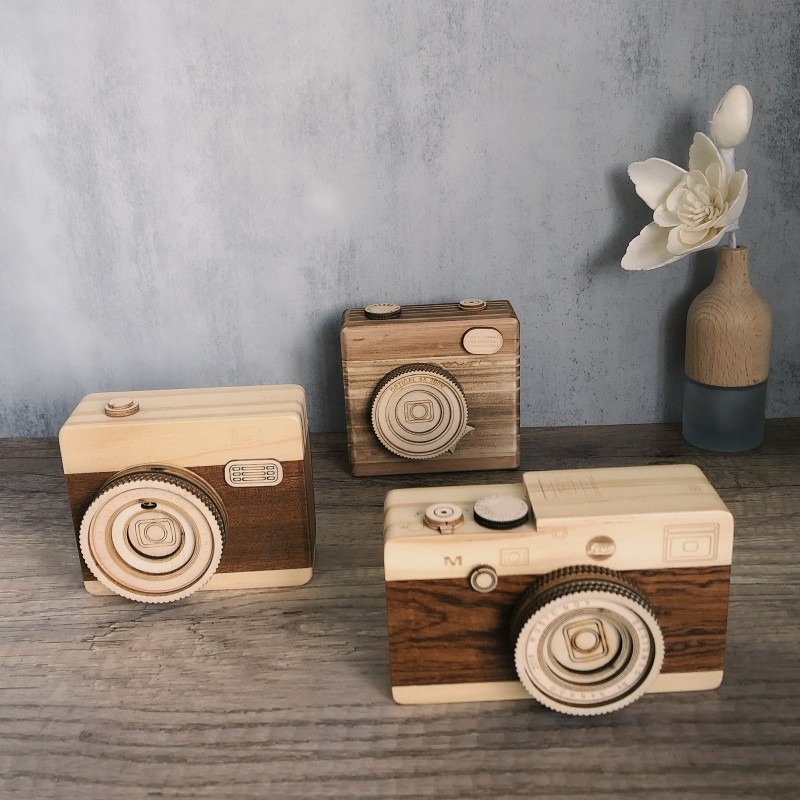 Collectible Vintage Cameras - Boîte à musique vintage en bois